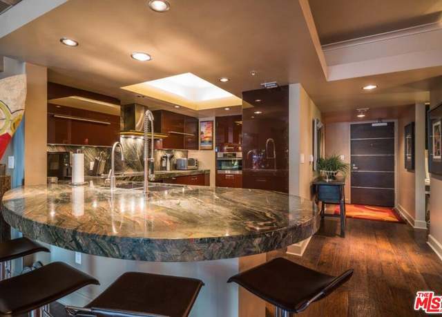 Property at 13700 Marina Pointe Dr #429, Marina Del Rey, CA 90292, 3 beds, 3.5 baths