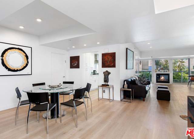 Property at 13600 Marina Pointe Dr #401, Marina Del Rey, CA 90292, 2 beds, 2.5 baths