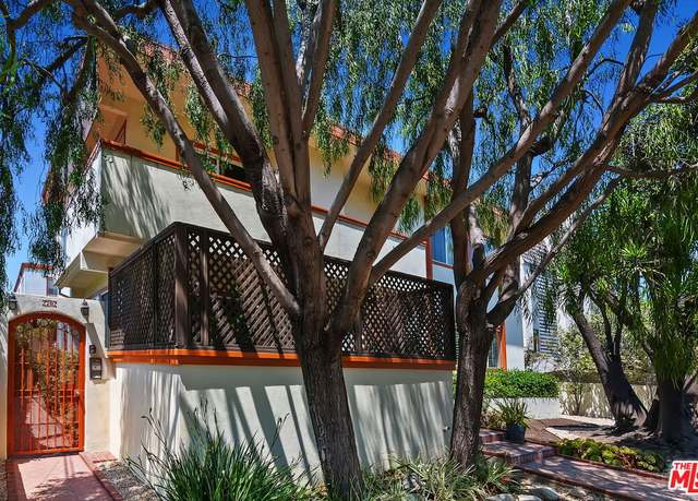 Property at 2702 11th St #2, Santa Monica, CA 90405, 3 beds, 2 baths