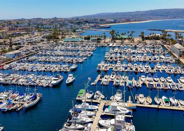 Property at 420 S Broadway Unit B, Redondo Beach, CA 90277, 4 beds, 2.5 baths