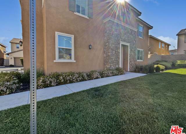 Property at 26944 Trestles Dr, Canyon Country, CA 91351, 3 beds, 2.5 baths