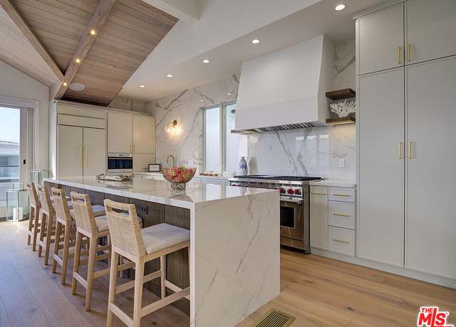 Property at 209 19th St, Manhattan Beach, CA 90266, 3 beds, 3.5 baths