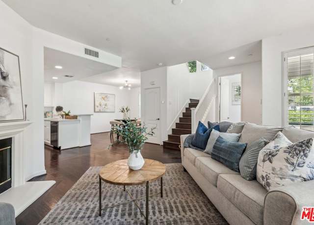 Property at 2460 E Villa St #2, Pasadena, CA 91107, 2 beds, 2.5 baths