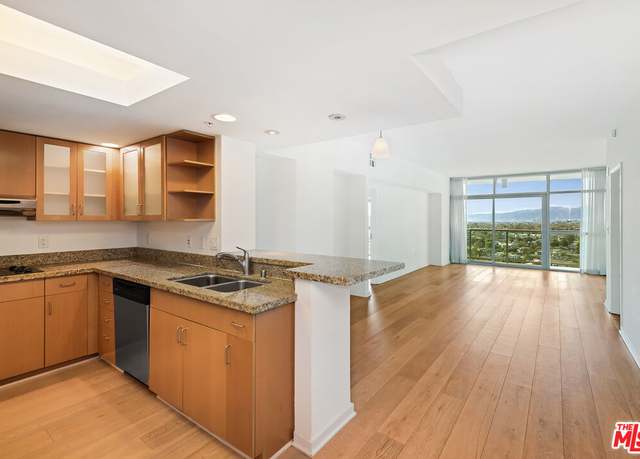 Property at 13700 Marina Pointe Dr #1411, Marina Del Rey, CA 90292, 2 beds, 2.5 baths
