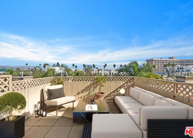 Property at 411 N Oakhurst Dr #409, Beverly Hills, CA 90210, 2 beds, 2.5 baths