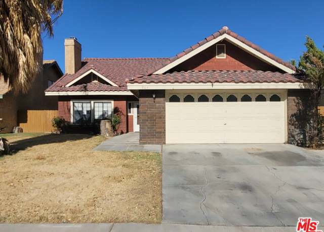 Property at 964 Roosevelt St, Ridgecrest, CA 93555, 3 beds, 2 baths