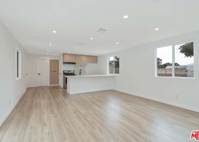Property at 10052 France Ave, Tujunga, CA 91042, 2 beds, 1 bath