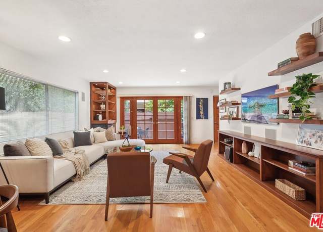Property at 1127 15th St Unit C, Santa Monica, CA 90403, 2 beds, 2 baths