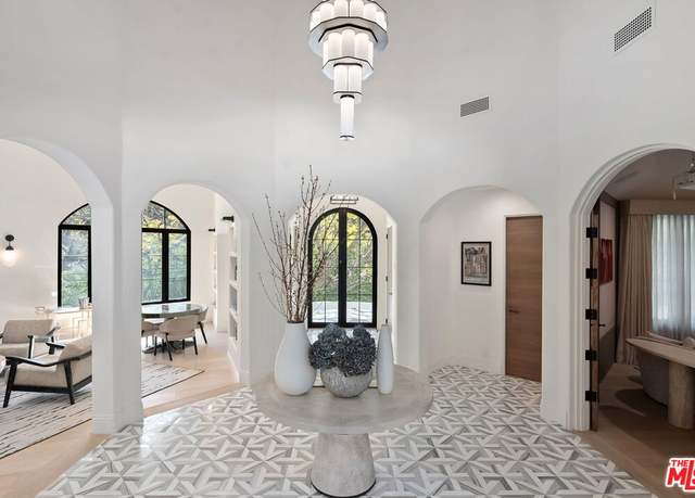 Property at 7651 Willow Glen Rd, Los Angeles, CA 90046, 4 beds, 3.5 baths