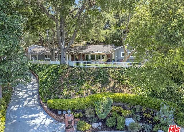 Property at 15601 Woodfield Pl, Sherman Oaks, CA 91403, 3 beds, 2 baths