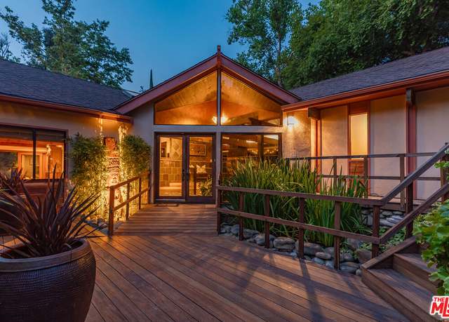 Property at 1064 Meadows End Dr, Calabasas, CA 91302, 4 beds, 4 baths