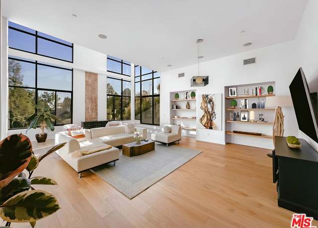 Property at 2746 Rinconia Dr, Los Angeles, CA 90068, 4 beds, 3.5 baths
