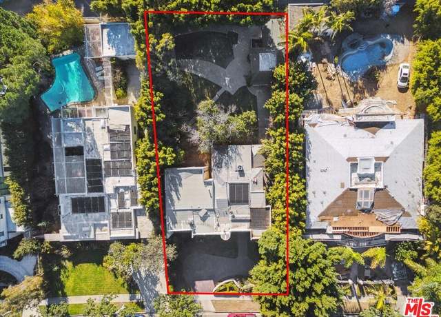 Property at 705 N Camden Dr, Beverly Hills, CA 90210, 6 beds, 6.5 baths