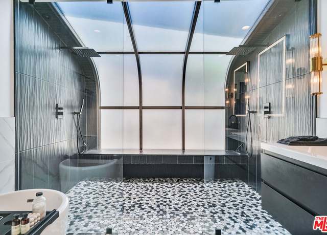 Property at 3001 Dona Nenita Pl, Studio City, CA 91604, 4 beds, 4 baths