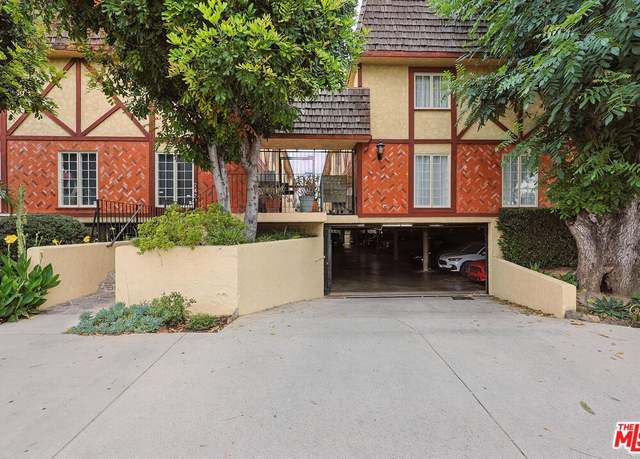 Property at 7422 Hazeltine Ave #3, Van Nuys, CA 91405, 2 beds, 2.5 baths
