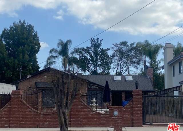 Property at 5512 Aura Ave, Tarzana, CA 91356, 2 beds, 1 bath