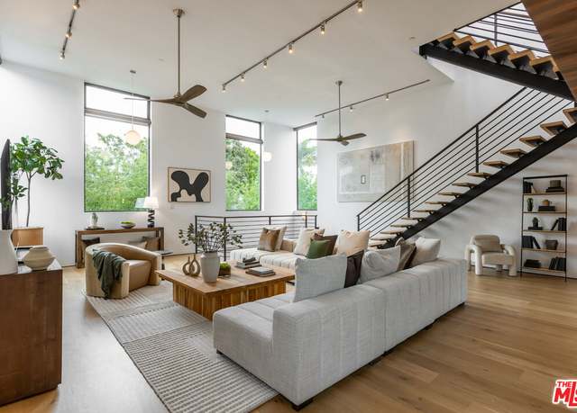 Property at 520 Broadway St, Venice, CA 90291, 4 beds, 3.5 baths
