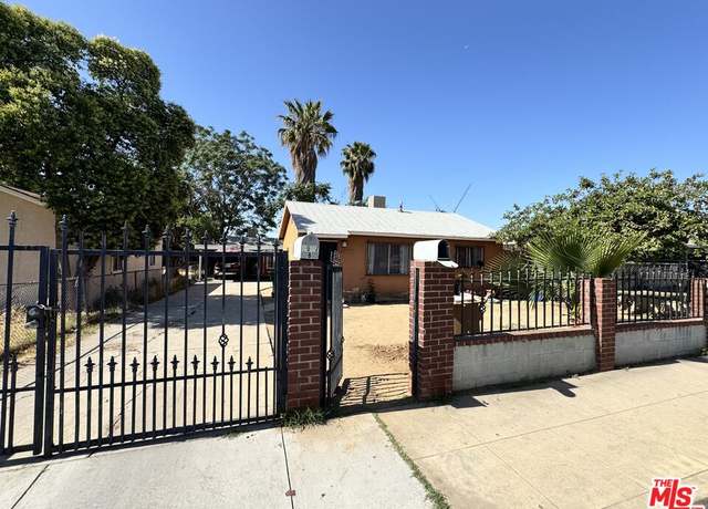 Property at 2927 Lake St, Bakersfield, CA 93306, 5 beds, 3 baths