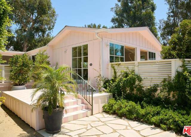 Property at 212 Paradise Cove Rd, Malibu, CA 90265, 4 beds, 4.5 baths