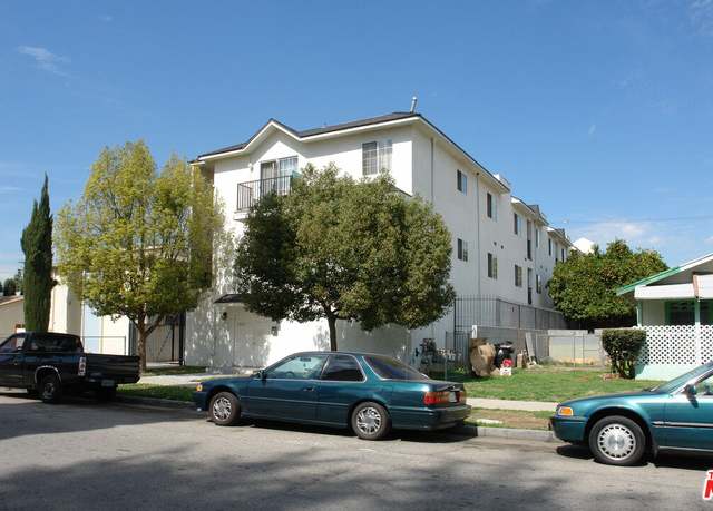 Property at 14121 Friar St, Van Nuys, CA 91401, 14 beds, 14 baths