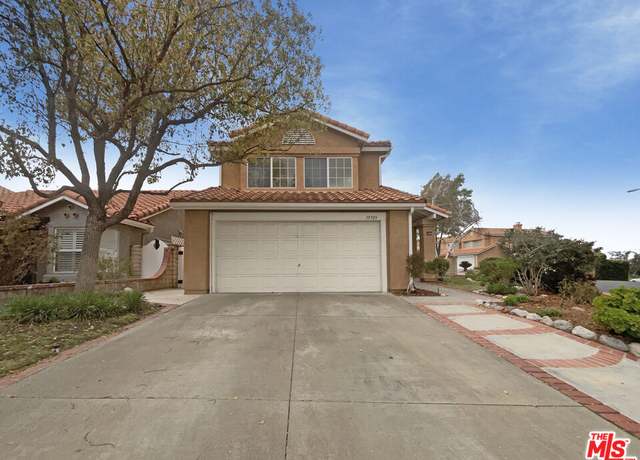 Property at 19709 Azure Field Dr, Newhall, CA 91321, 3 beds, 2.5 baths