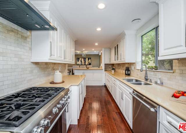 Property at 441 N Oakhurst Dr #205, Beverly Hills, CA 90210, 3 beds, 2.5 baths