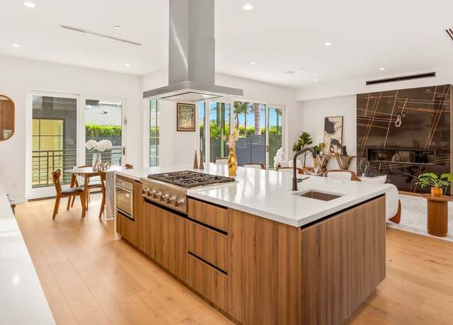 Property at 908 Rosecrans Ave, Manhattan Beach, CA 90266, 5 beds, 6.5 baths