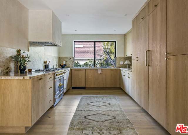 Property at 2247 Chelan Pl, Los Angeles, CA 90046, 5 beds, 5.5 baths