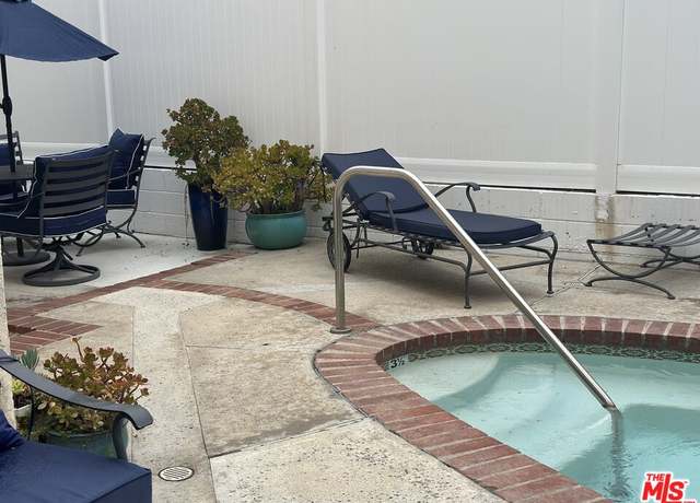Property at 530 S Barrington Ave #210, Los Angeles, CA 90049, 2 beds, 2 baths