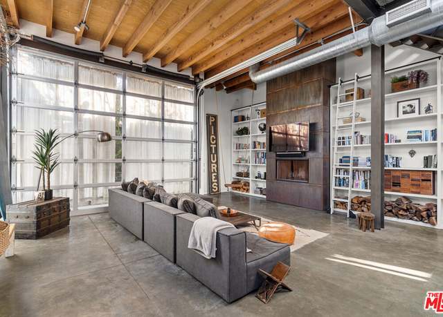 Property at 25 Brooks Ave #1, Venice, CA 90291, 2 beds, 2.5 baths