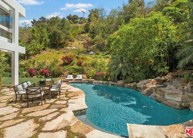 Property at 1260 N Bundy Dr, Los Angeles, CA 90049, 5 beds, 5.5 baths