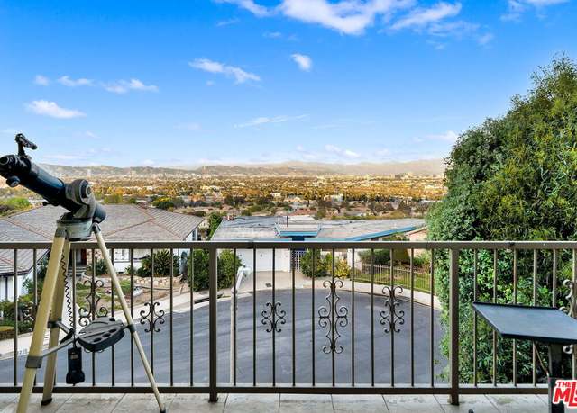 Property at 4212 Don Alanis Pl, Los Angeles, CA 90008, 4 beds, 4.5 baths