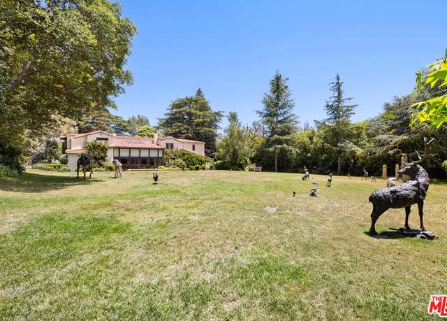 Property at 355 S Bristol Ave, Los Angeles, CA 90049, 6 beds, 8 baths
