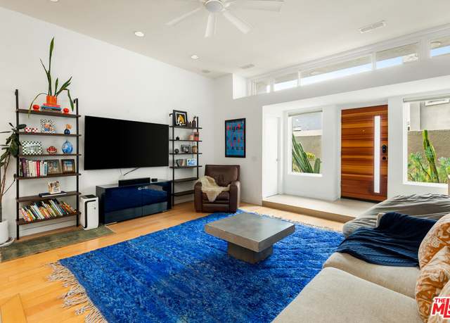 Property at 2408 34th St #5, Santa Monica, CA 90405, 2 beds, 3 baths