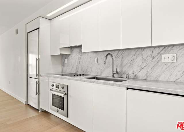 Property at 1050 S Grand Ave #1405, Los Angeles, CA 90015, 1 bed, 1 bath