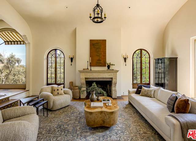 Property at 2250 N Berendo St, Los Angeles, CA 90027, 6 beds, 5 baths