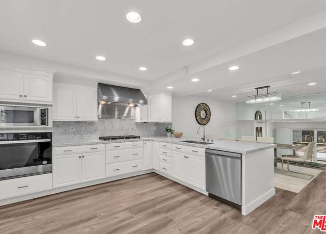 Property at 13224 Admiral Ave Unit D, Marina Del Rey, CA 90292, 3 beds, 2.5 baths