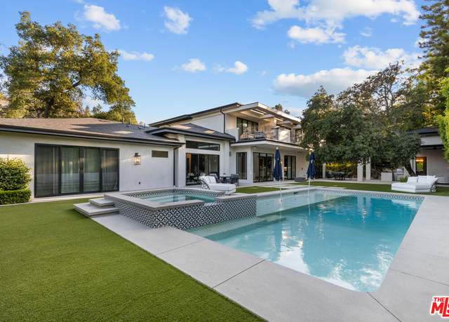 Property at 17401 Rancho St, Encino, CA 91316, 6 beds, 6.5 baths
