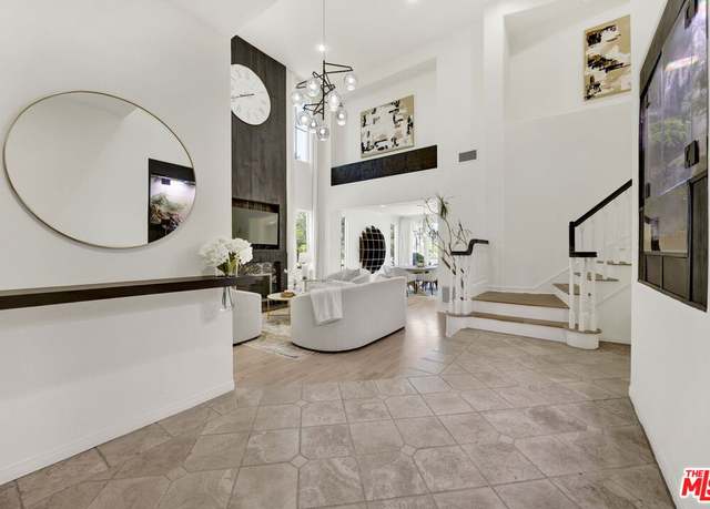 Property at 23473 Palm Dr, Calabasas, CA 91302, 5 beds, 5 baths