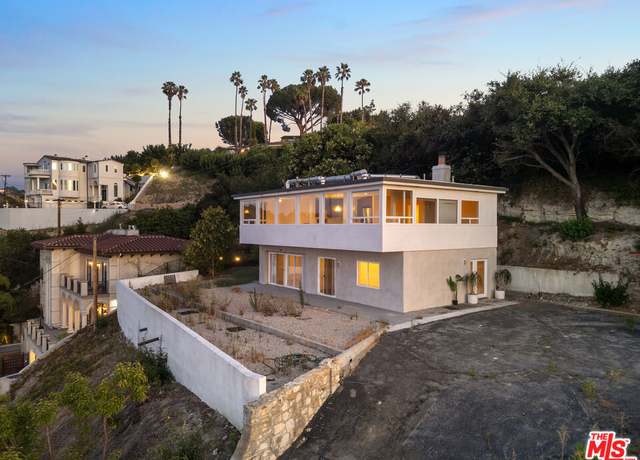 Property at 15126 Rayneta Dr, Sherman Oaks, CA 91403, 4 beds, 3 baths