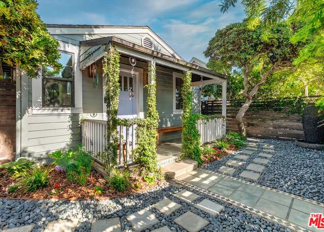 Property at 1016 Oakwood Ave, Venice, CA 90291, 4 beds, 2 baths