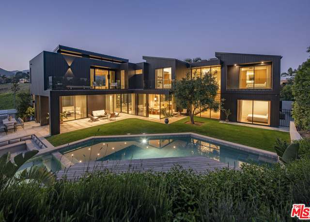 Property at 28869 Selfridge Dr, Malibu, CA 90265, 5 beds, 5 baths