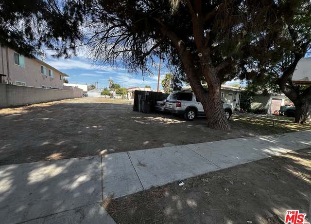 Property at 1071 & 1073 Walnut St, Tustin, CA 92780, 5 beds, 3 baths