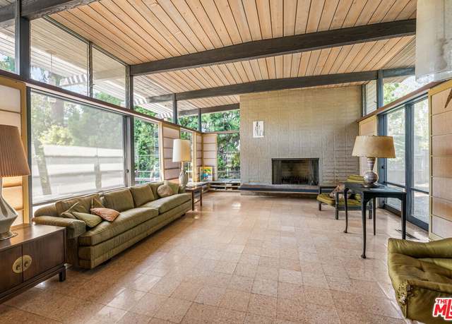 Property at 671 San Lorenzo St, Santa Monica, CA 90402, 3 beds, 3 baths