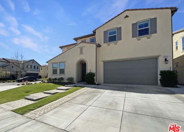 Property at 28755 Moonlight Ln, Santa Clarita, CA 91350, 5 beds, 4.5 baths