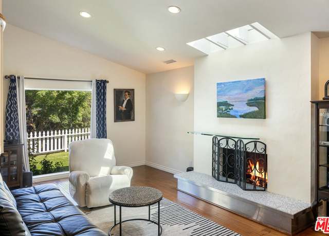 Property at 3735 Montuso Pl, Encino, CA 91436, 3 beds, 2.5 baths