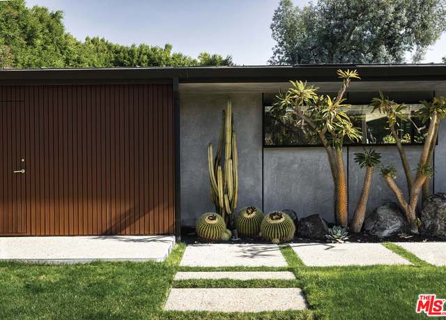 Property at 100 N Woodburn Dr, Los Angeles, CA 90049, 6 beds, 6.5 baths