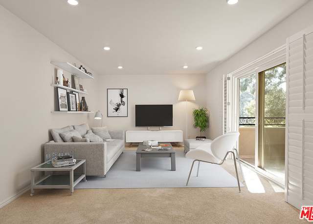 Property at 6702 Hillpark Dr #308, Los Angeles, CA 90068, 2 beds, 2 baths