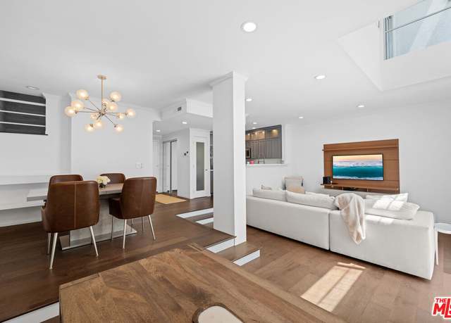 Property at 520 S Barrington Ave #108, Los Angeles, CA 90049, 2 beds, 2.5 baths