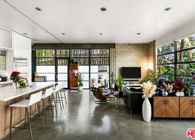 Property at 1534 17th St #101, Santa Monica, CA 90404, 2 beds, 2 baths